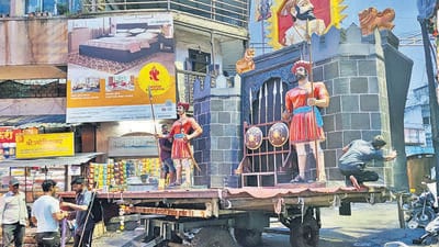 On the eve of visarjan procession, Mandal workers were busy giving final touches to the respective decors. (Rahul Raut/HT PHOTO) On the eve of visarjan procession, Mandal workers were busy giving final touches to the respective decors. (Rahul Raut/HT PHOTO)