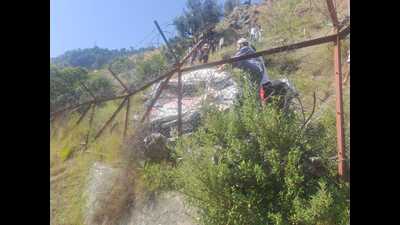 Ramban SSP Mohita Sharma said, “The police vehicle (a Tata Sumo) was hit by another vehicle on a link road near Baglihar hydel project. The police vehicle consequently rolled down into a gorge that left a SPO and a selection grade constable dead and two others injured.” (HT Photo)
