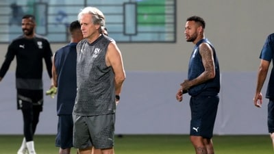 Al Hilal coach Jorge Jesus and Al Hilal's Neymar during training (REUTERS)