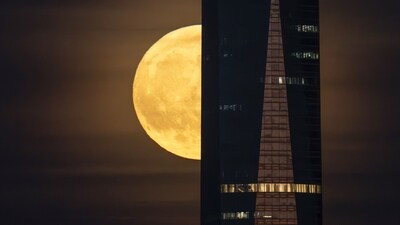 September's Harvest Moon to Light Up ThursdayPhotographer: Paul Hanna/Bloomberg (Bloomberg) September's Harvest Moon to Light Up ThursdayPhotographer: Paul Hanna/Bloomberg (Bloomberg)