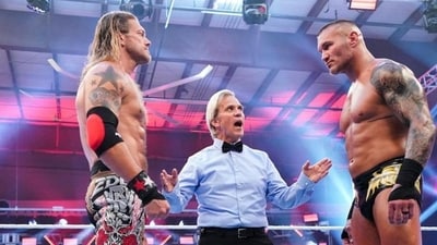 Edge (L) and Randy Orton during a WWE match (WWE.com) Edge (L) and Randy Orton during a WWE match (WWE.com)