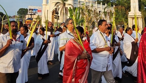 Catholics take part in the Hosanna festival at St Joseph's Cathedral, Thiruvananthapuram. (source: K B Jayachandran) Catholics take part in the Hosanna festival at St Joseph's Cathedral, Thiruvananthapuram. (source: K B Jayachandran)