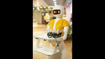 “Ruby” and “Diva” serving delectable dishes to diners at “The Robot Restaurant,” a recent addition to Lucknow’s culinary scene. (HT Photo) “Ruby” and “Diva” serving delectable dishes to diners at “The Robot Restaurant,” a recent addition to Lucknow’s culinary scene. (HT Photo)