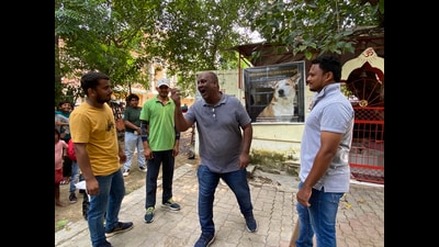 Animal activists took to the streets at Mayawati Colony, Indira Nagar, kicking off the two-day ‘Nukkad Natak’ campaign on World Rabies Day to promote awareness about rabies prevention and the care of stray animals. (HT File) Animal activists took to the streets at Mayawati Colony, Indira Nagar, kicking off the two-day ‘Nukkad Natak’ campaign on World Rabies Day to promote awareness about rabies prevention and the care of stray animals. (HT File)