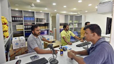 Delhi has 628 retail liquor stores, but none of them are private outlets. (HT Archive) Delhi has 628 retail liquor stores, but none of them are private outlets. (HT Archive)