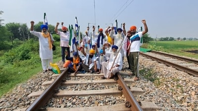 “If anyone tries to misbehave with the farmers of Punjab, then farmers from Haryana will also join Punjab farmers. Farmers are united throughout the country," a farmer leader said. (HT Photo) “If anyone tries to misbehave with the farmers of Punjab, then farmers from Haryana will also join Punjab farmers. Farmers are united throughout the country," a farmer leader said. (HT Photo)