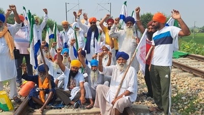 Several farmers' bodies called for a three-day rail blockade starting today, September 28, to push the Central government for fulfilling their demands, which encompass a financial aid package for flood losses, a legal guarantee for Minimum Support Price (MSP), and debt relief. (HT Photo) Several farmers' bodies called for a three-day rail blockade starting today, September 28, to push the Central government for fulfilling their demands, which encompass a financial aid package for flood losses, a legal guarantee for Minimum Support Price (MSP), and debt relief. (HT Photo)
