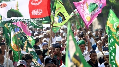 Muslims participate in a procession during Eid Milad-un-Nabi, which marks the birth anniversary of the Prophet Muhammad in sector 9 to sector 5, in Noida. (HT Photo/Sunil Ghosh) Muslims participate in a procession during Eid Milad-un-Nabi, which marks the birth anniversary of the Prophet Muhammad in sector 9 to sector 5, in Noida. (HT Photo/Sunil Ghosh)