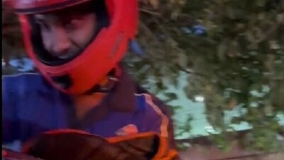 Bengaluru man orders pizza while stuck in traffic, gets delivered on road. Watch Bengaluru man orders pizza while stuck in traffic, gets delivered on road. Watch