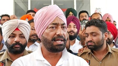 Congress leader Sukhpal Singh Khaira who has been detained by Punjab Police in a drugs case, speaks to the media outside the police station in Fazilka district on Thursday. (ANI) Congress leader Sukhpal Singh Khaira who has been detained by Punjab Police in a drugs case, speaks to the media outside the police station in Fazilka district on Thursday. (ANI)