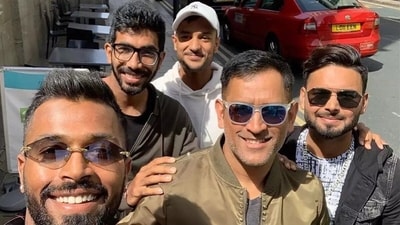 It was Mayank Agarwal's hand on Rishabh Pant's shoulder after all. (Hardik Pandya/Twitter)