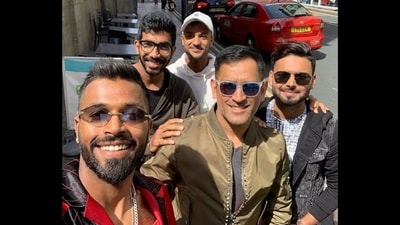 This picture was taken in 2019. Can you guess whose hand is resting on Rishabh Pant's shoulder? (X/@mayankcricket)