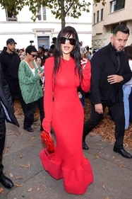 "Since when has she ever covered her face this much for an event?" asked a fan on Reddit. "Since when has she ever covered her face this much for an event?" asked a fan on Reddit.