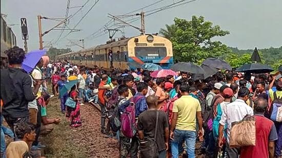 Ahead of the Dussehra and Diwali festive season, the Railways cancelled 66 mail, express and passenger trains (PTI)