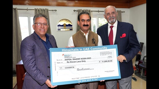 Himachal Pradesh chief minister Sukhvinder Singh Sukhu receives a cheque of ₹11 lakh from Himachali community in the UAE, in collaboration with Team Ek Prayas, as part of donation towards Aapda Rahat Kosh-2023, in Shimla on Thursday. (ANI)