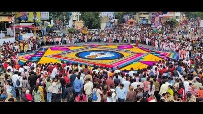Barring a few minor incidents, the Ganesh immersion procession in Pune which started on Thursday morning, remained peaceful and concluded after 28 hours and 40 minutes. (RAHUL RAUT/ HT PHOTO)