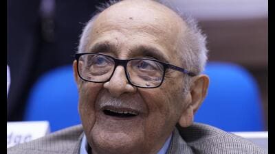 Jurist Fali Nariman’s comments come at a time when some right wing intellectuals have raised questions about the current Constitution, and asked whether its basic structure can be changed. (PTI)