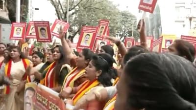 KRV Women's Wing President Ashwini Gowda said this is the time for all Kannadigas to come together. (ANI) KRV Women's Wing President Ashwini Gowda said this is the time for all Kannadigas to come together. (ANI)