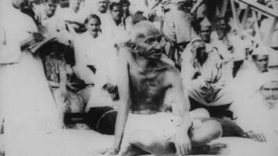 Mahatma Gandhi in Bihar after the 1934 earthquake. (Ht file photo)