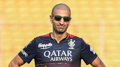Mo Bobat poses in RCB jersey (RCB) Mo Bobat poses in RCB jersey (RCB)