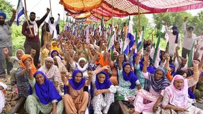 Members of the Punjab Mazdoor Sangharsh Committee raising slogans as they block the rail track at Devidaspura village in Amritsar district on Friday, the second day of their three-day protest for flood compensation and MSP guarantee. (Sameer Sehgal/HT) Members of the Punjab Mazdoor Sangharsh Committee raising slogans as they block the rail track at Devidaspura village in Amritsar district on Friday, the second day of their three-day protest for flood compensation and MSP guarantee. (Sameer Sehgal/HT)