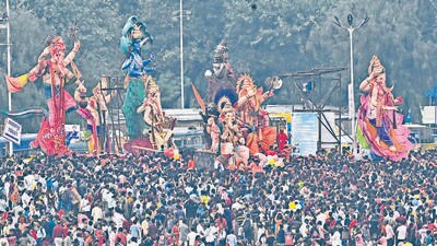Mumbai, India - Sept. 28, 2023: Huge idol of Lord Ganesha, during procession for immersion at Girgoan, in Mumbai, India, on Thursday, September 28, 2023. (Photo by Anshuman Poyrekar/ Hindustan Times) (Hindustan Times)