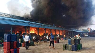 No injuries were reported in the fire at Azadpur Mandi on Friday. (PTI) No injuries were reported in the fire at Azadpur Mandi on Friday. (PTI)