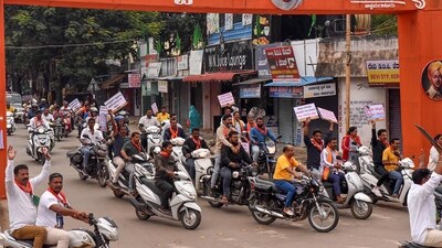 Most of the shops, business establishments and eateries in Cauvery basin districts such as Mandya in southern part of the State downed their shutters. Private vehicles were off the roads in those areas. (PTI) Most of the shops, business establishments and eateries in Cauvery basin districts such as Mandya in southern part of the State downed their shutters. Private vehicles were off the roads in those areas. (PTI)