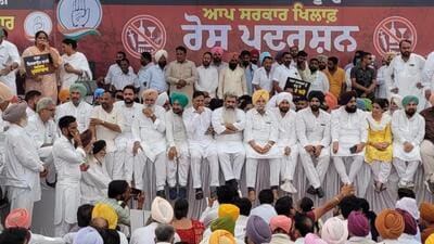 Punjab Congress leaders protesting in Bathinda on Friday against the arrest of party MLA Sukhpal Singh Khaira in a 2015 drug case. (Sanjeev Kumar/HT) Punjab Congress leaders protesting in Bathinda on Friday against the arrest of party MLA Sukhpal Singh Khaira in a 2015 drug case. (Sanjeev Kumar/HT)