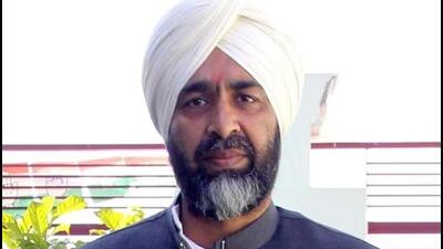 The vigilance bureau raids follow a lookout circular issued against Manpreet Singh Badal. Police fear that the finance minister of the previous Congress government who has since joined the BJP, could have fled abroad. (HT file photo) The vigilance bureau raids follow a lookout circular issued against Manpreet Singh Badal. Police fear that the finance minister of the previous Congress government who has since joined the BJP, could have fled abroad. (HT file photo)