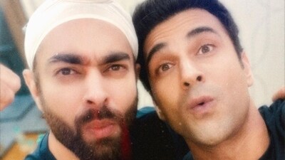 Manjot Singh and Pulkit Samrat star as Lalli and Hunny in Fukrey 3. Manjot Singh and Pulkit Samrat star as Lalli and Hunny in Fukrey 3.