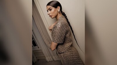 For her chic hairstyle, she has tied her hair into a long, neat, braided ponytail in the middle of her head that extends down to her waist. (Instagram/@khushi05k) For her chic hairstyle, she has tied her hair into a long, neat, braided ponytail in the middle of her head that extends down to her waist. (Instagram/@khushi05k)