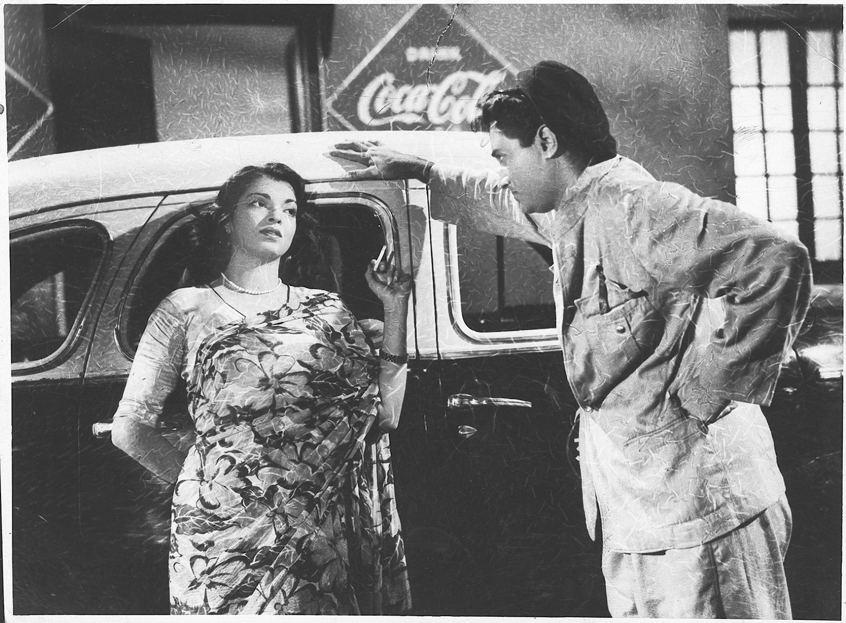 With Sheila Ramani in Taxi Driver (1954). While working on the film, Dev Anand fell in love with and married his co-star, Kalpana Kartik. With Sheila Ramani in Taxi Driver (1954). While working on the film, Dev Anand fell in love with and married his co-star, Kalpana Kartik.
