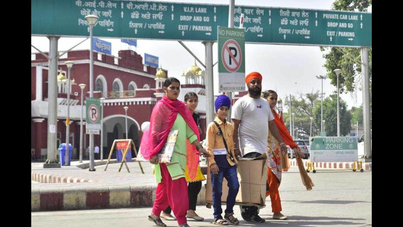 Punjab farmers' rail blockade enters third day, commuters at receiving end - Vimarsana News