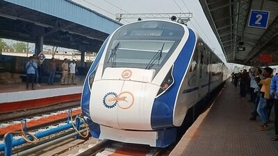 More than 32 Vande Bharat trains across the nation will adopt this swift cleaning mechanism, making it a daily affair. (HT File Photo) More than 32 Vande Bharat trains across the nation will adopt this swift cleaning mechanism, making it a daily affair. (HT File Photo)