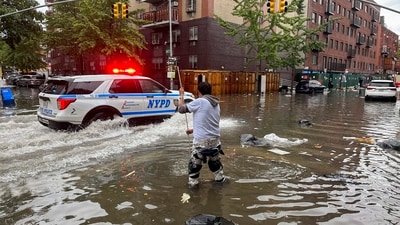 “Heavy rain is expected throughout downstate today, and we’re paying close attention to any flash flooding impacts given the amount of rain in the forecast,” New York Governor Kathy Hochul said in a statement.&nbsp;&nbsp; (AP)