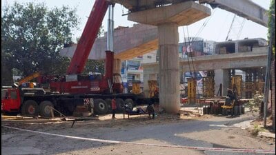 After a road leading to Mini Secretariat from Bharat Nagar Chowk was temporarily closed to facilitate construction work of an ongoing elevated road project, the flow of traffic on Mall Road, Link Road and nearby roads remained affected with commuters facing a lot of inconvenience on Saturday. The stretch will remain closed for three days. (Manish/HT)