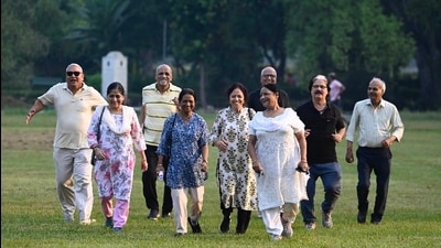 Doctors endorse the use of smartphones as a remedy for elderly loneliness. (HT Photo)