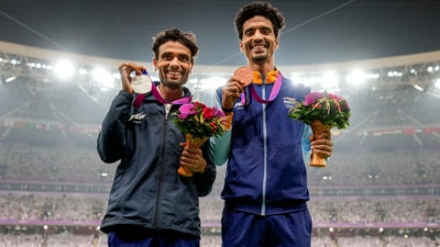 Silver medallist Kartik Kumar (L) and bronze medallist Gulveer Singh pose for photos during the presentation ceremony of the men's 10000m athletics event at the 19th Asian Games (PTI) Silver medallist Kartik Kumar (L) and bronze medallist Gulveer Singh pose for photos during the presentation ceremony of the men's 10000m athletics event at the 19th Asian Games (PTI)