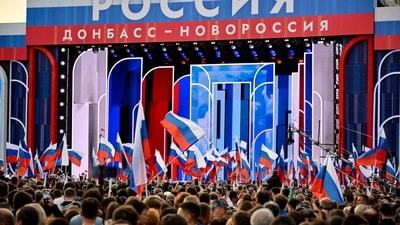 Russia-Ukraine War: People waving Russian flags attend a concert dedicated to the first anniversary of the annexation of four regions of Ukraine. (AFP) Russia-Ukraine War: People waving Russian flags attend a concert dedicated to the first anniversary of the annexation of four regions of Ukraine. (AFP)