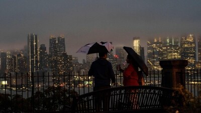 The rain is a result of a slow-moving low pressure system advancing along the Mid-Atlantic coast, pulling in moisture from the ocean, as reported by the US Weather Prediction Center. (Getty Images via AFP)