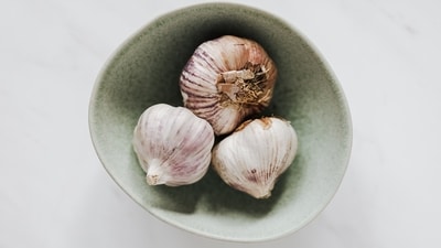 Garlic: Allicin an active compound in garlic has been shown to inhibit enzymes involved in lipid synthesis, decrease platelet aggregation, prevent lipid peroxidation of oxidized erythrocytes and LDL, increase antioxidant status, and inhibit angiotensin-converting enzyme.&nbsp; 