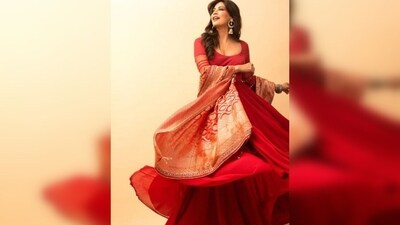 With grace, Chitrangda Singh twirls, showcasing her stunning outfit beautifully. (Instagram/@chitrangda) With grace, Chitrangda Singh twirls, showcasing her stunning outfit beautifully. (Instagram/@chitrangda)