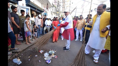 As part of the ‘Swachhta Hi Seva’ (cleanliness is service) fortnight, a ‘shramdan’ was launched by finance minister Suresh Khanna at Balu Adda.