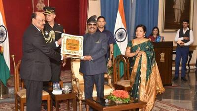 Former Sikkim DGP C M Ravindran (left) receiving the Karmayogi Excellence Award from Bengal Governor C V Ananda Bose at Raj Bhawan on August 23. (File Photo)