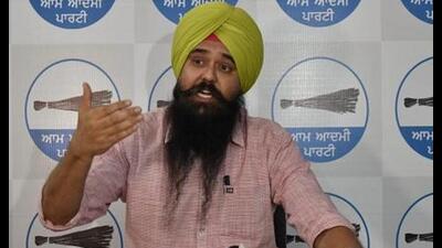The Aam Aadmi Party (AAP) on Sunday targeted Punjab governor and Chandigarh administrator Banwarilal Purohit accusing him of not taking action to stop liquor smuggling from Chandigarh to Punjab. The Aam Aadmi Party (AAP) on Sunday targeted Punjab governor and Chandigarh administrator Banwarilal Purohit accusing him of not taking action to stop liquor smuggling from Chandigarh to Punjab.
