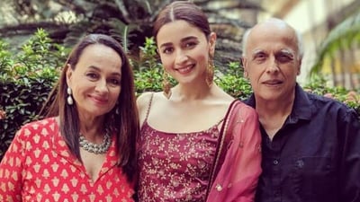 Alia Bhatt with mom Soni Razdan and father Mahesh Bhatt. (File Photo) Alia Bhatt with mom Soni Razdan and father Mahesh Bhatt. (File Photo)