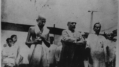 Mahatma Gandhi responded to Sanatan Hindu protests on the killing of a calf