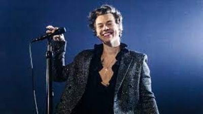 Singer-actor Harry Styles was fined by the police as he went on to play the perfect boyfriend for his Canadian actor-girlfriend Taylor Russell. Singer-actor Harry Styles was fined by the police as he went on to play the perfect boyfriend for his Canadian actor-girlfriend Taylor Russell.