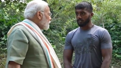Prime Minister Narendra Modi and Ankit Baiyanpuria, a fitness influencer, take part in the 'Shramdaan for cleanliness' programme. Prime Minister Narendra Modi and Ankit Baiyanpuria, a fitness influencer, take part in the 'Shramdaan for cleanliness' programme.